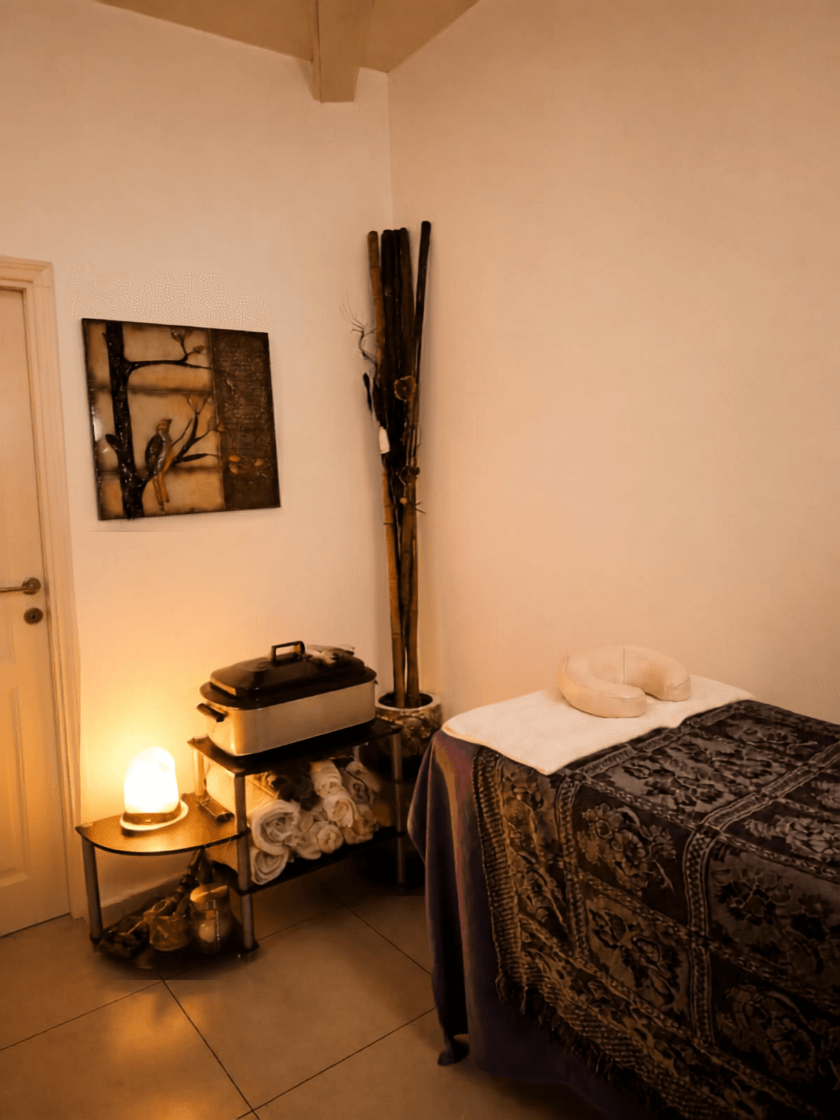 Cabina de masajes relajantes y tratamientos en pareja